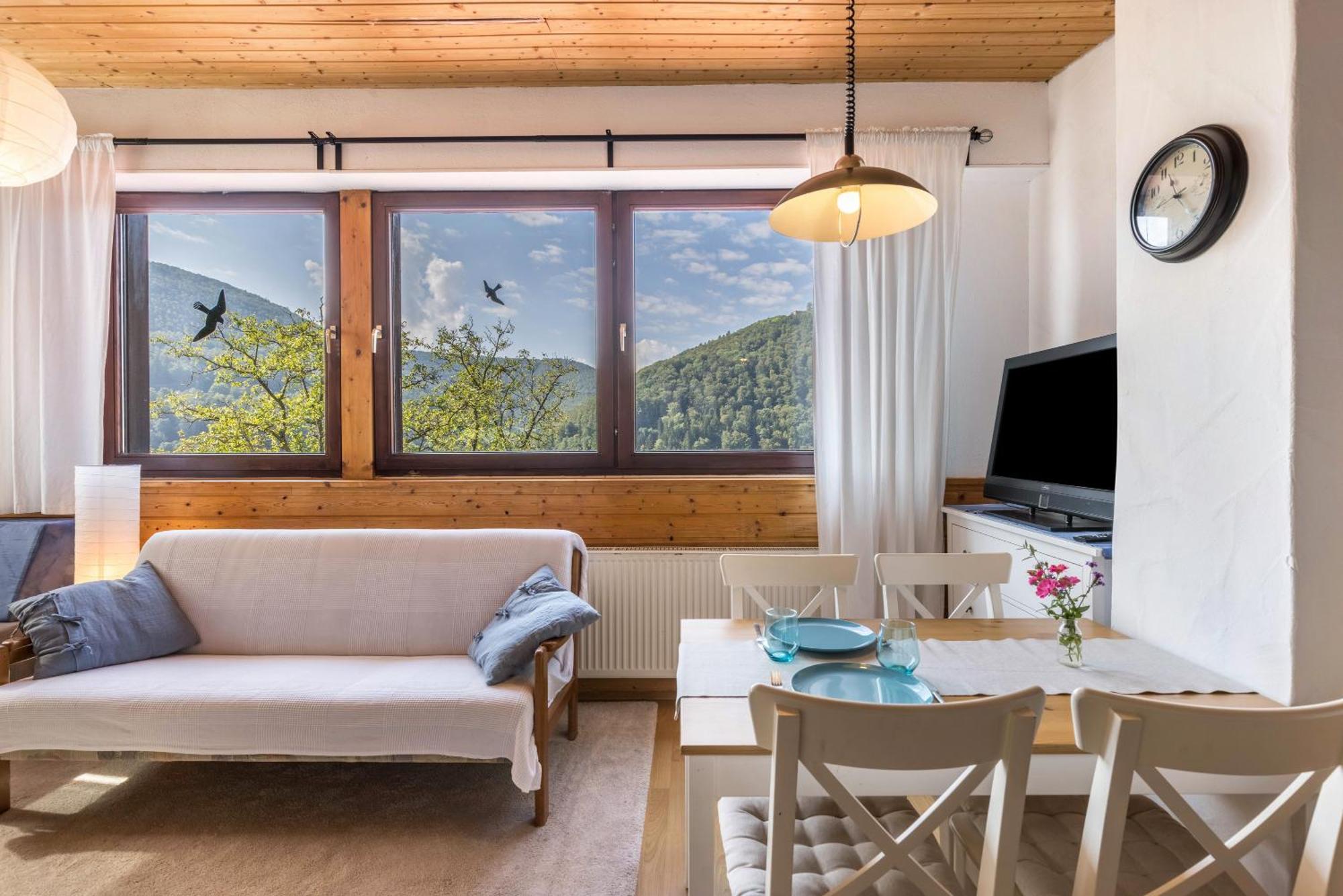 Ferienwohnung Am Samuelstein Бад-Урах Экстерьер фото