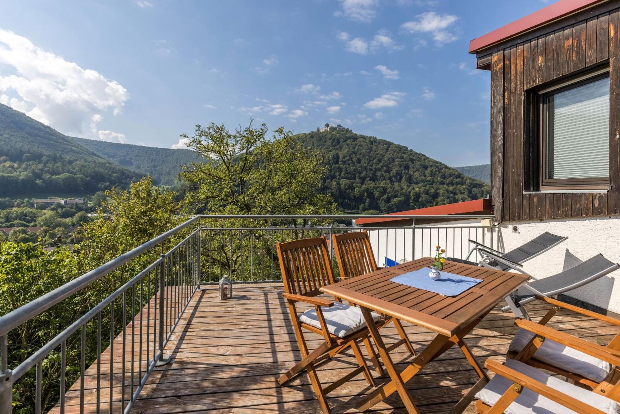 Ferienwohnung Am Samuelstein Бад-Урах Экстерьер фото